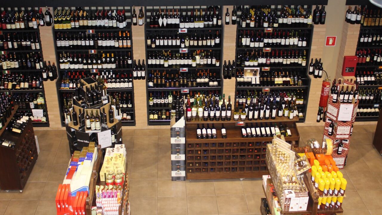 Vários produtos na loja